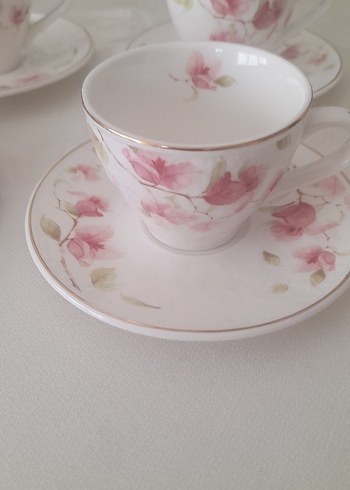 Karaca Pastel Çiçek Desenli Beyaz Porselen Fincan Takımı