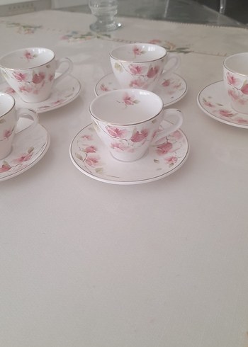 Pastel Çiçek Desenli Beyaz Porselen Fincan Takımı
