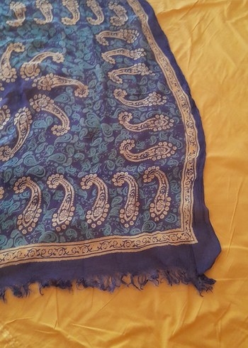 Beden Mavi sarı mor badem desenli esarp