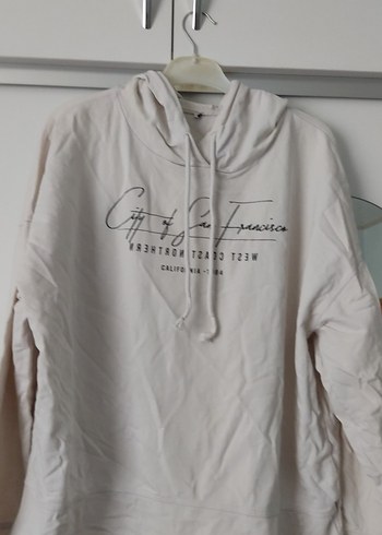 Beyaz Kapüşonlu Uzun Kollu Sweatshirt