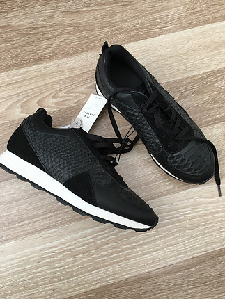 Zara yeni etiketli deri detaylı spor ayakkabı
