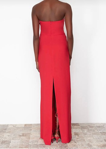 Uzun Drapeli Kırmızı Straplez Abiye Elbise - Görsel 4