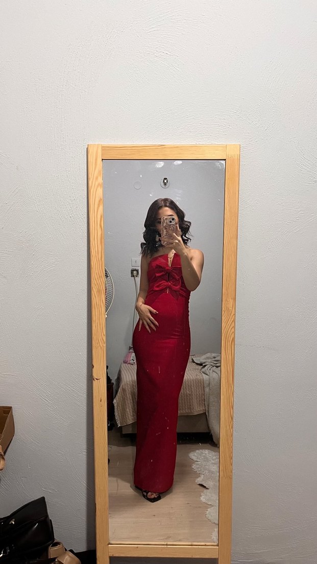 Uzun Drapeli Kırmızı Straplez Abiye Elbise - Görsel 3