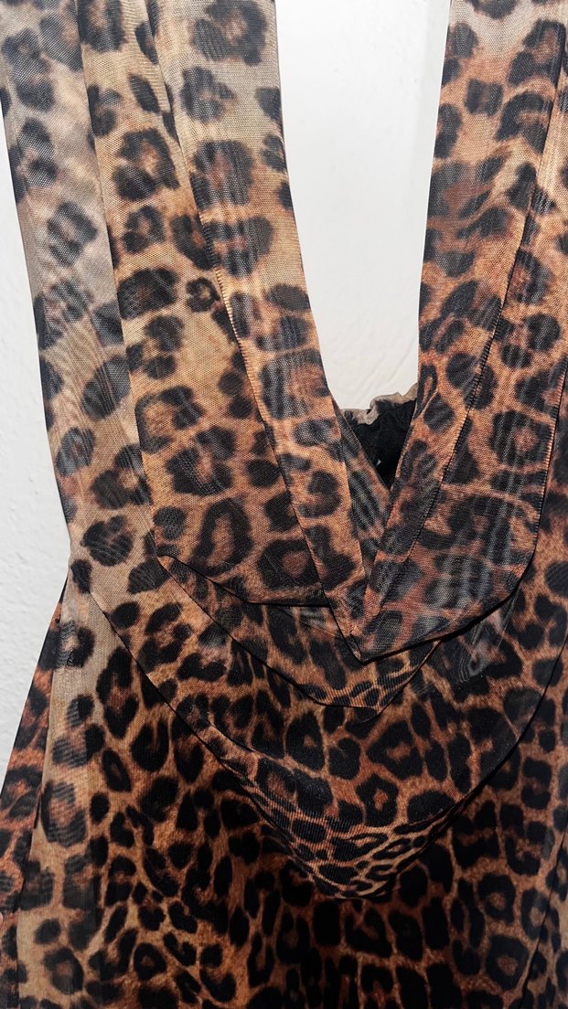 Leopar Desenli Uzun V Yaka Elbise - Görsel 4