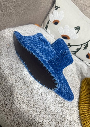 Mavi Örgü Ev Terliği - Görsel 2
