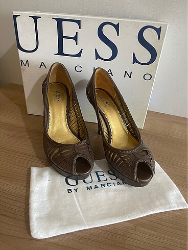 Guess Hasır