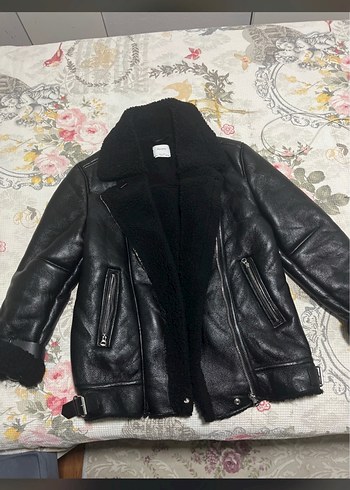 l Beden siyah Renk Bershka kürklü ceket