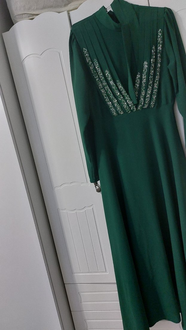 Yeşil Uzun Kollu İşlemeli Kadın Abiye Elbise - Görsel 3