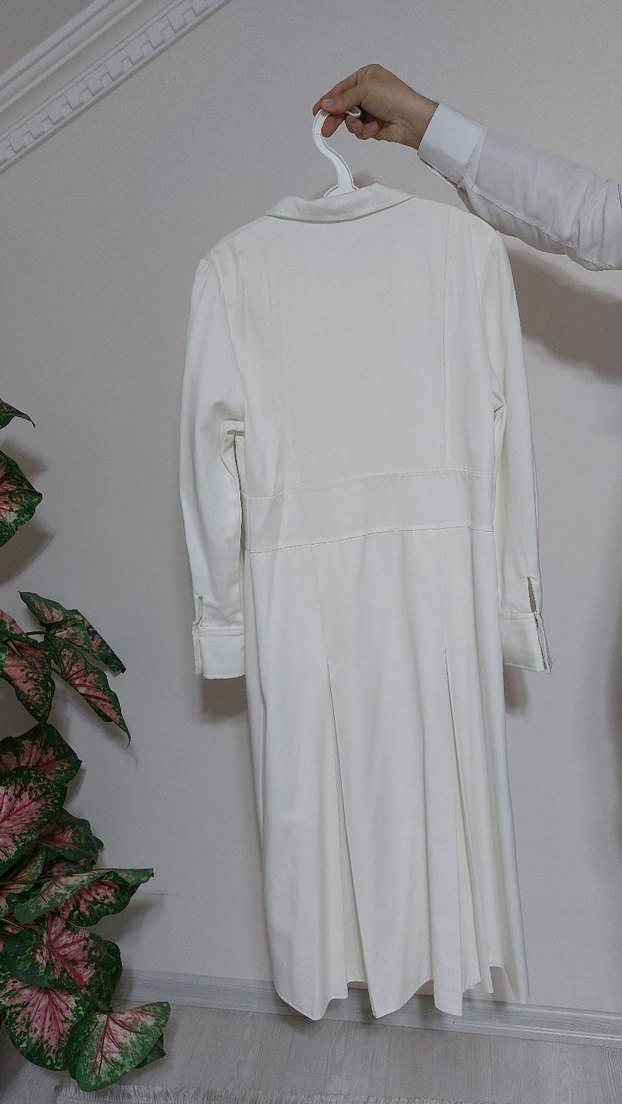 Düğmeli Beyaz Keten Uzun Kadın Kaban - Görsel 4