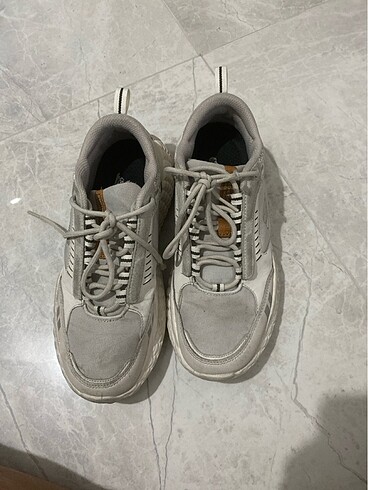 Orijinal Skechers 2 3 kere giyildi sadece