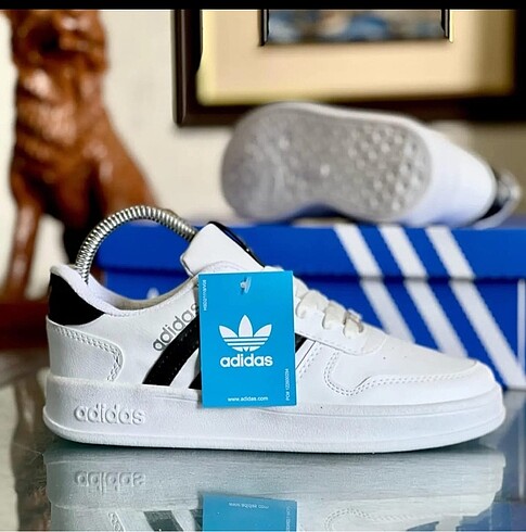 Adidas beyaz ayakkabı