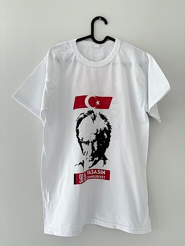 Beyaz Atatürklü Cumhuriyet Tshirt üst
