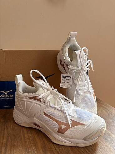 Mizuno Wave Momentum 2 Rose Gold Voleybol Ayakkabısı