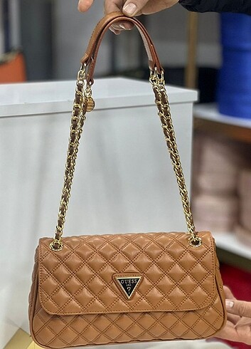  Beden GUESS HAND CANTA MODELİ 
