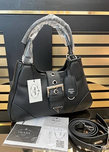 PRADA çanta modeli 