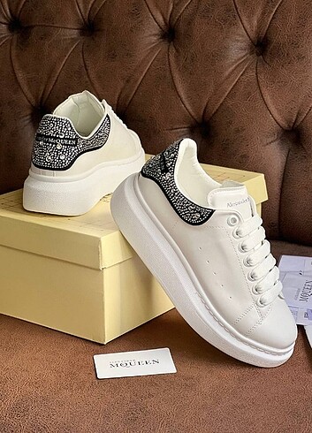 Alexander McQueen spor ayakkabı 