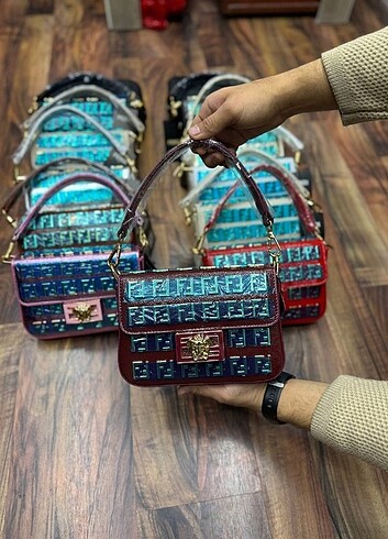 FENDİVERSACE ÇAPRAZ ÇANTA 