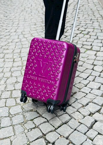 Louis Vuitton Canli Fusya Louis Vuitton Hardcase Valiz Kadin