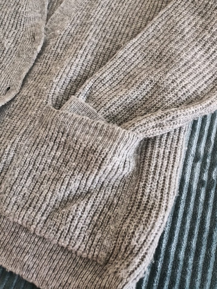 Koton gri v yaka triko hırka - Görsel 3