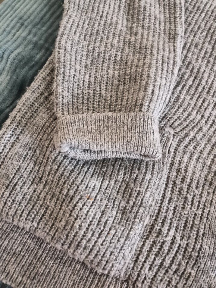 Koton gri v yaka triko hırka - Görsel 4