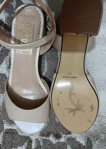 Krem rengi kısa topuklu sandalet - Görsel 3