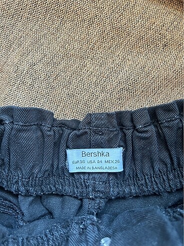 s Beden Bershka siyah şort