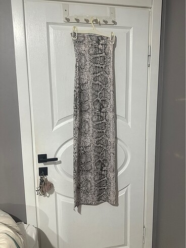 Bershka yılan derisi desenli elbise