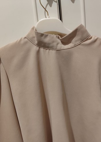 Bej Yüksek Yakalı Kadın Bluz - Görsel 2