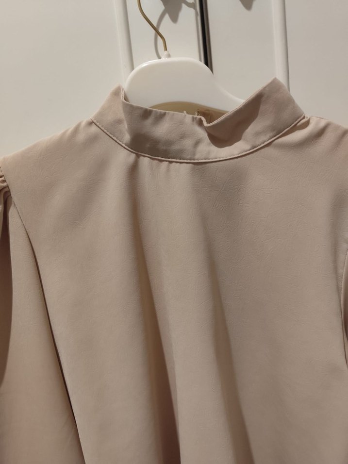 Bej Yüksek Yakalı Kadın Bluz - Görsel 2