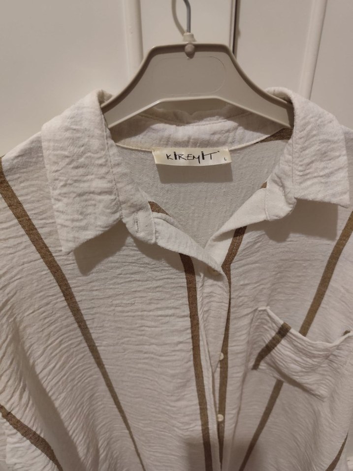 Düğmeli Beyaz Keten Çizgili Kadın Gömlek - Görsel 3