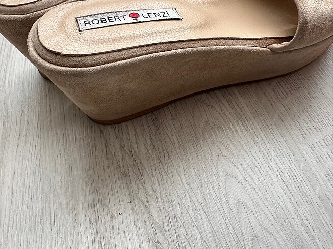 36 Beden Roberto lenzi terlik