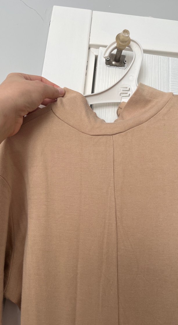 Düğmeli Bej dokuma likralı  elbise - Görsel 3