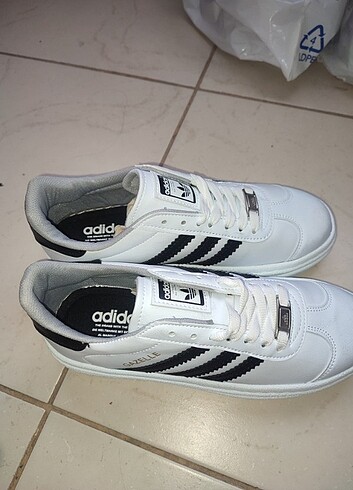 38 Beden beyaz Renk Adidas unisex spor ayakkabı 