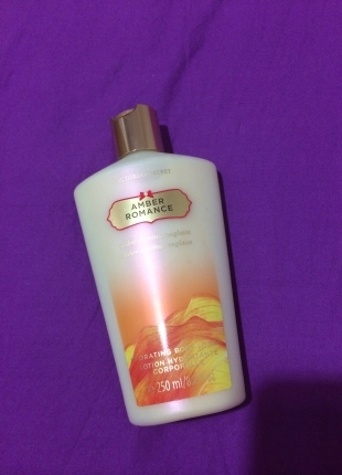 Markasız Ürün VICTORIA'S SECRET AMBER ROMANCE SETİ