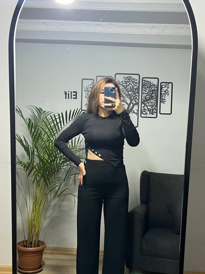 siyah yandan çıtlı basıc bluz - Görsel 2