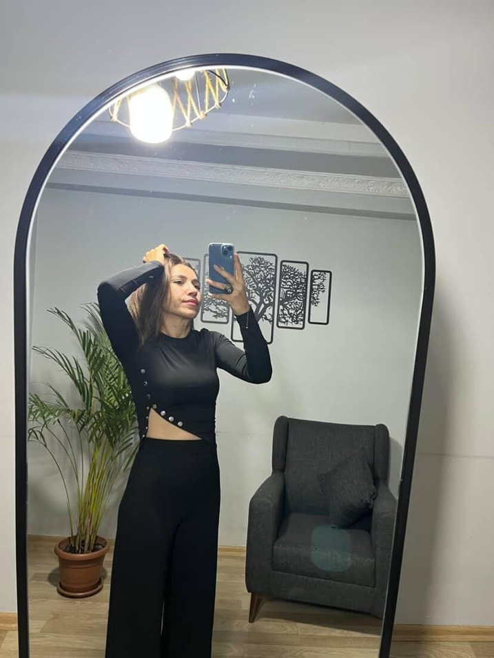 siyah yandan çıtlı basıc bluz - Görsel 3