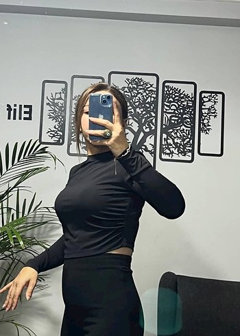 Kadın Siyah Uzun Kollu yan büzgülü basıc crop model - Görsel 3