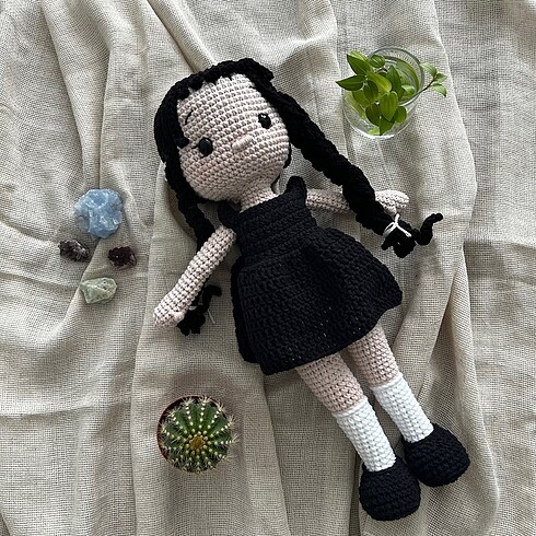  Beden Wednesday Addams