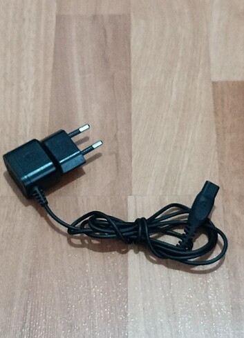 PHİLİPS TRAŞ MAKİNESİ ŞARJ ADAPTÖRÜ 8V (Açıklama kısmını okuyun)