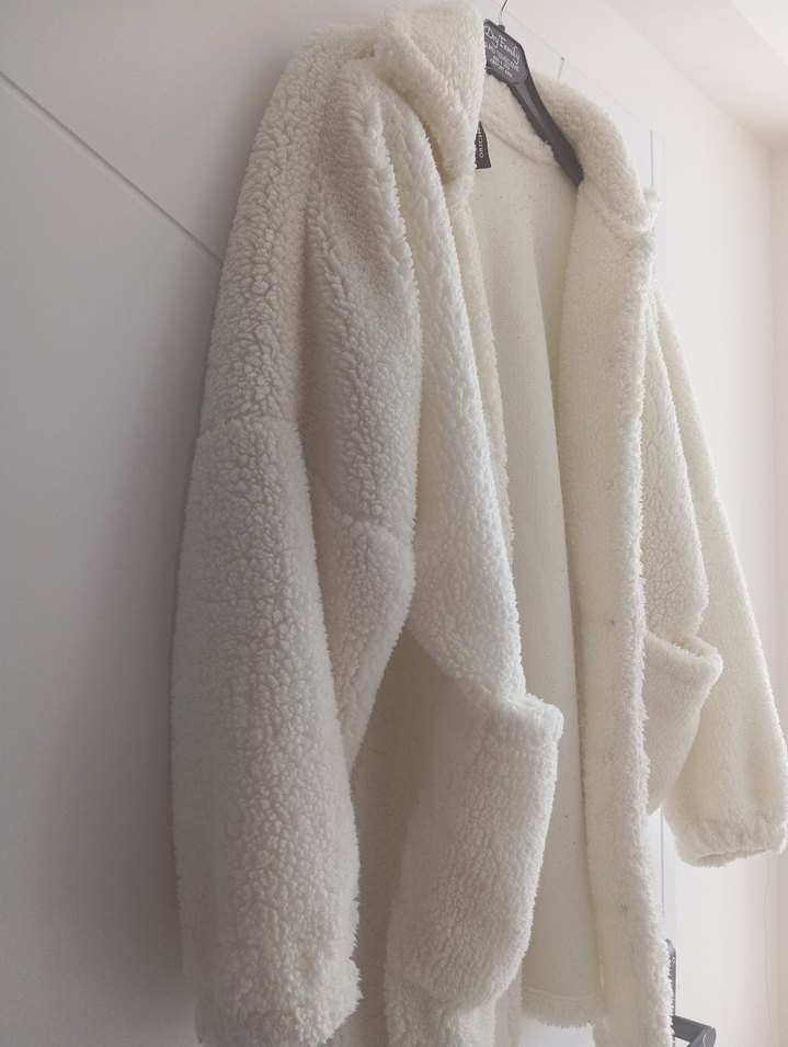 Beyaz Midi Uzunlukta Kadın Peluş Kaban - Görsel 2