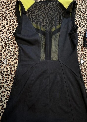 xs Beden BERSHKA DESENLİ MİNİ ELBİSE