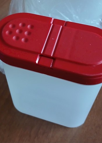 Kırmızı Kapaklı tupperware Saklama Kabı