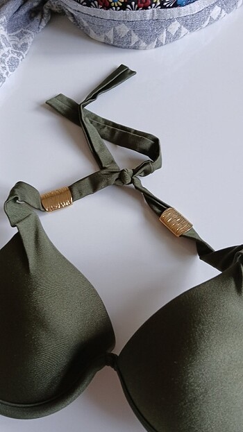 T-box Bikini üstü