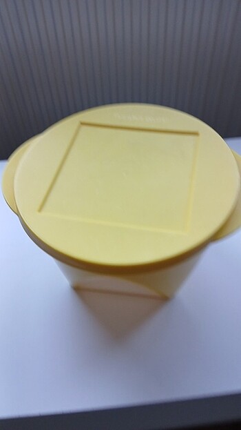 Tupperware saklama kabı