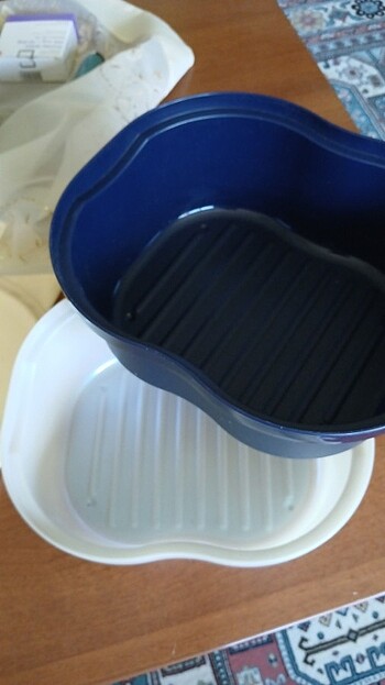 Tupperware Çift gövdeli tupperware saklama kabı