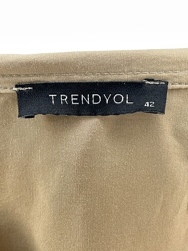 42 Beden çeşitli Renk Trendyol & Milla Gömlek %70 İndirimli.