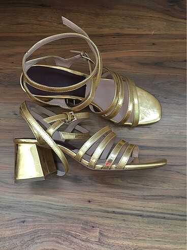 Zara gold topuklu ayakkabı