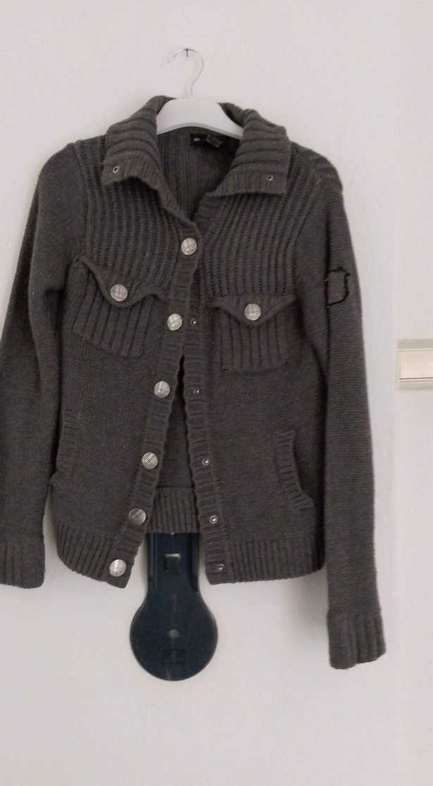 Düğmeli Gri Fitilli Hırka - Görsel 2