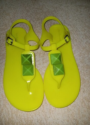 Neon sarı sandalet