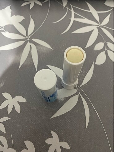  Beden Bepanthol Derma Lipstick dudak bakım kremi 30spf